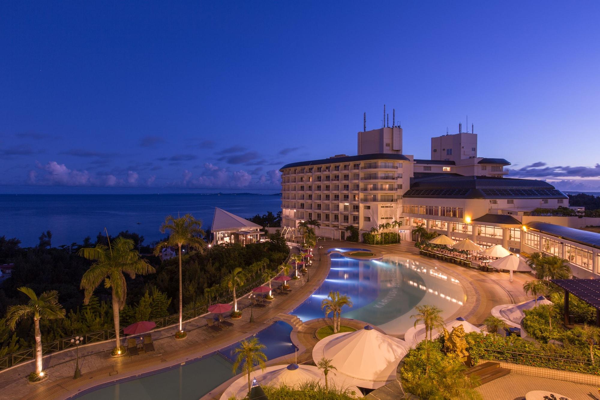 Okinawa Kariyushi Beach Resort Ocean Spa Онна Екстериор снимка