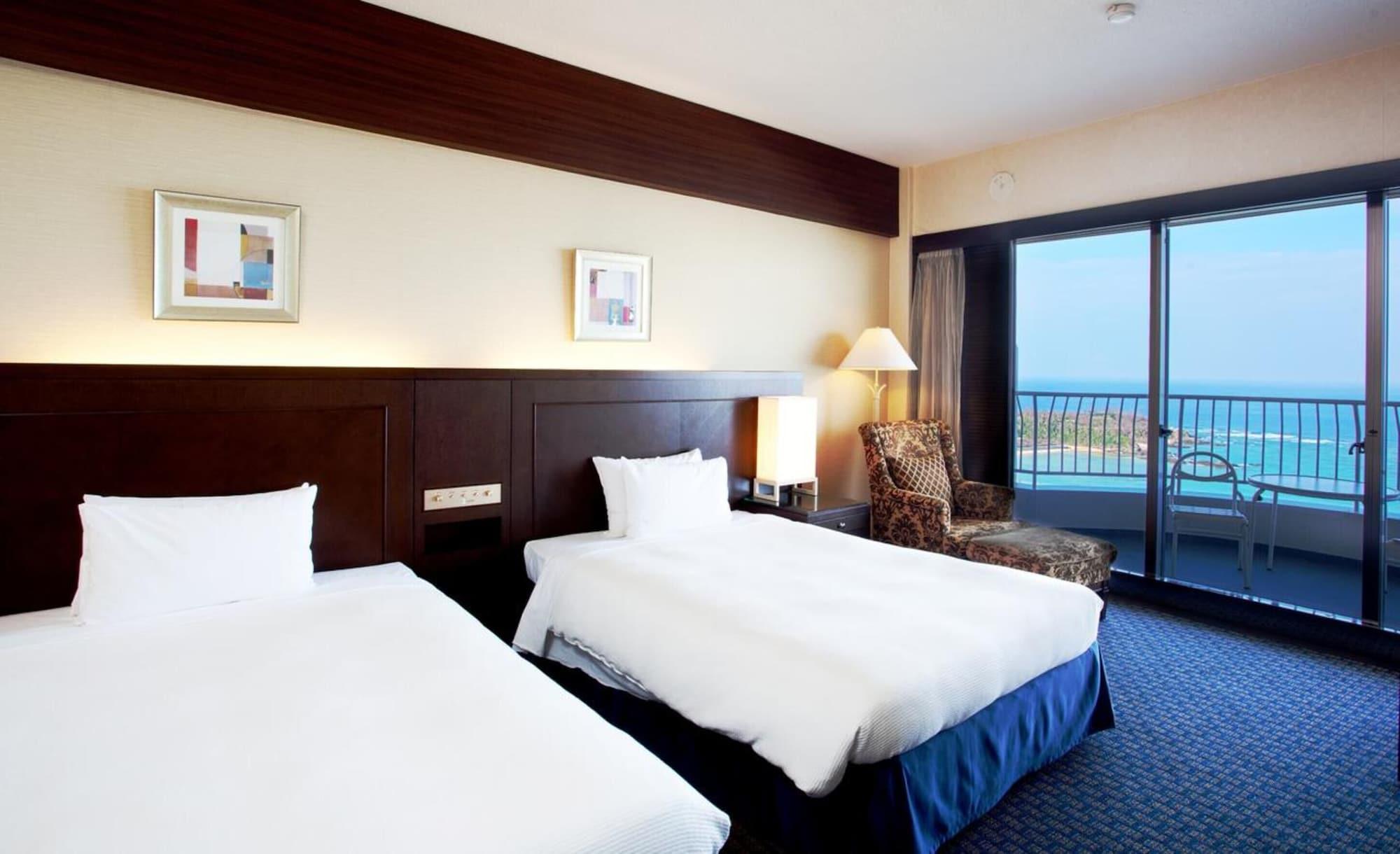 Okinawa Kariyushi Beach Resort Ocean Spa Онна Екстериор снимка