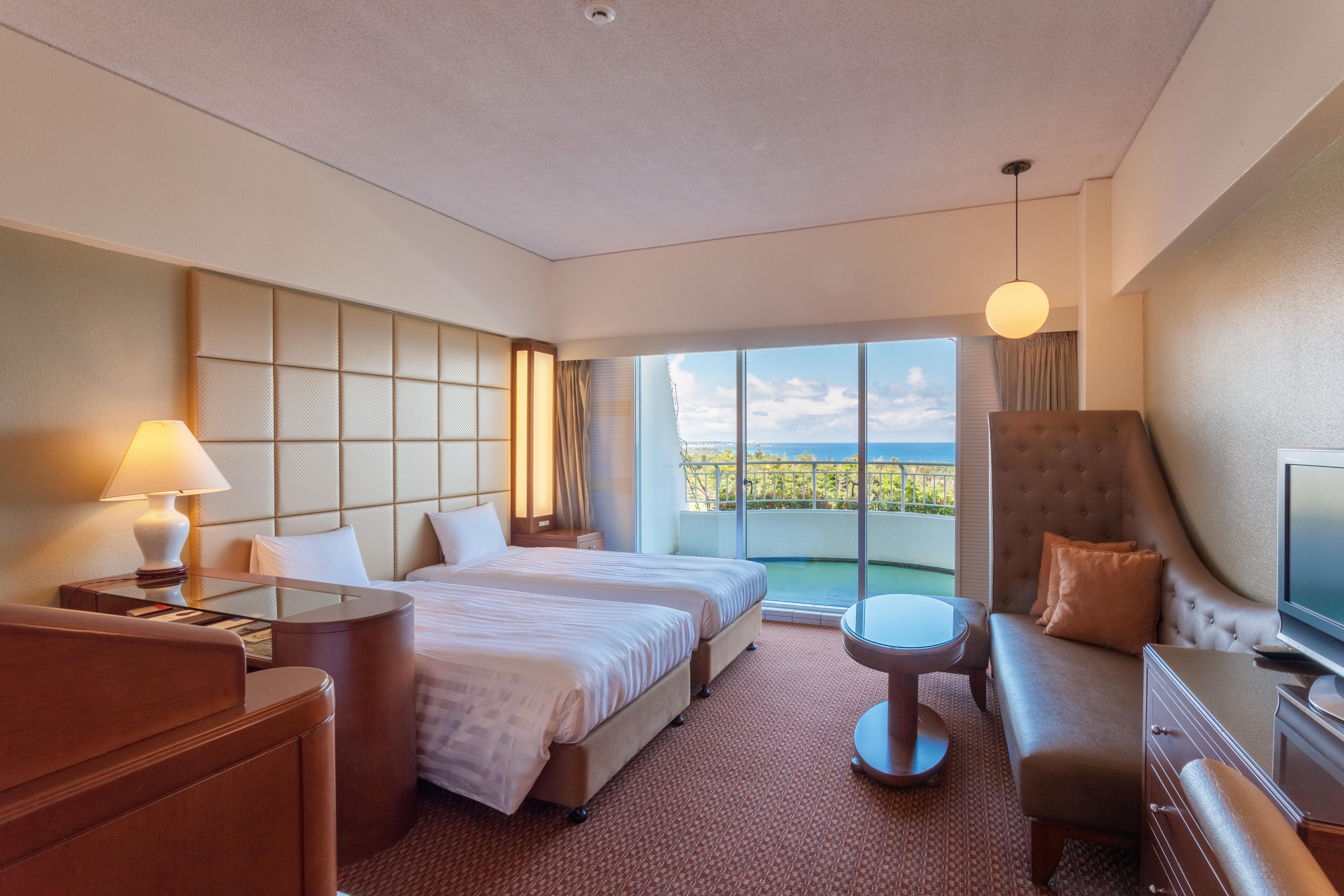Okinawa Kariyushi Beach Resort Ocean Spa Онна Екстериор снимка