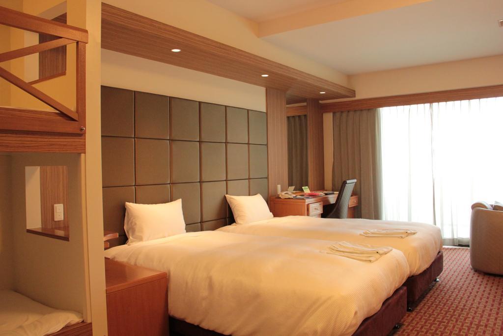 Okinawa Kariyushi Beach Resort Ocean Spa Онна Екстериор снимка