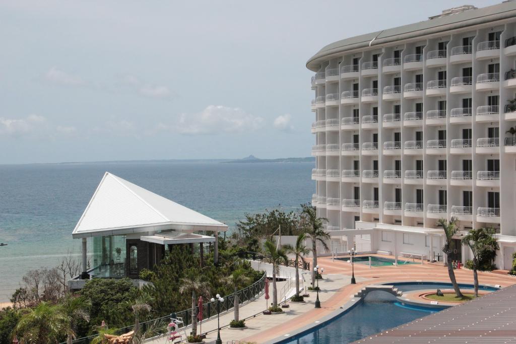 Okinawa Kariyushi Beach Resort Ocean Spa Онна Екстериор снимка