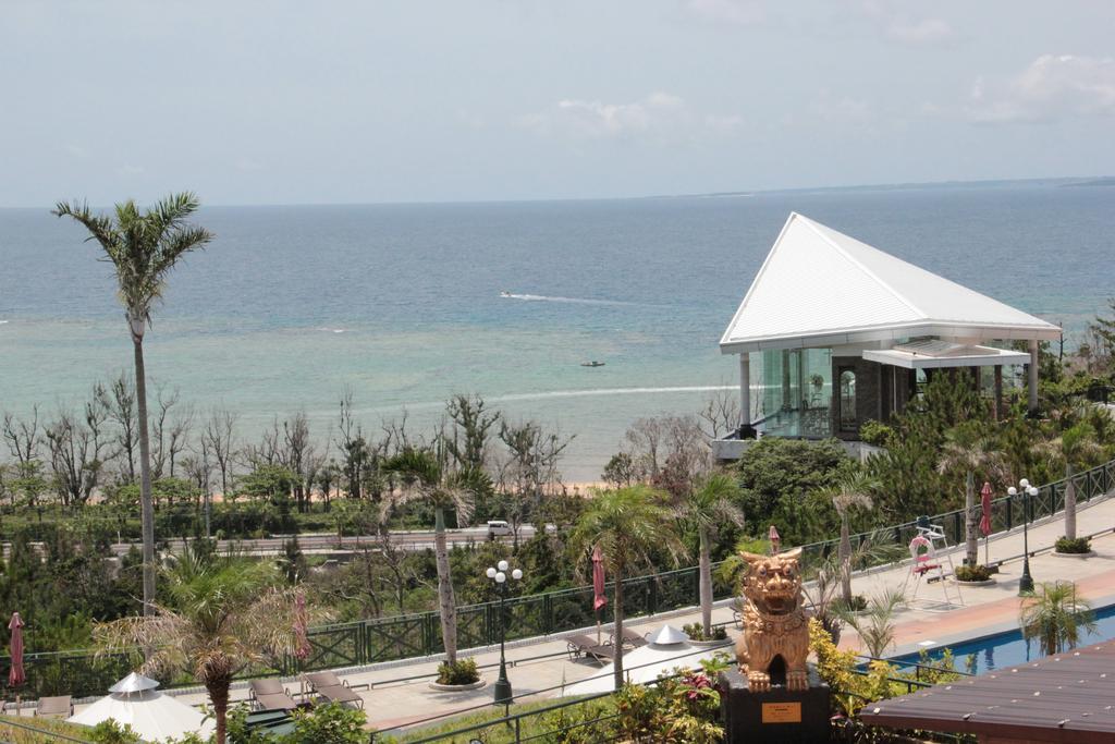 Okinawa Kariyushi Beach Resort Ocean Spa Онна Екстериор снимка